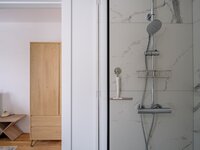 gerenoveerde-opbrengsteigendom-met-6-hoogwaardige-kamers-in-gent-thumbnail-08598245_24.jpg