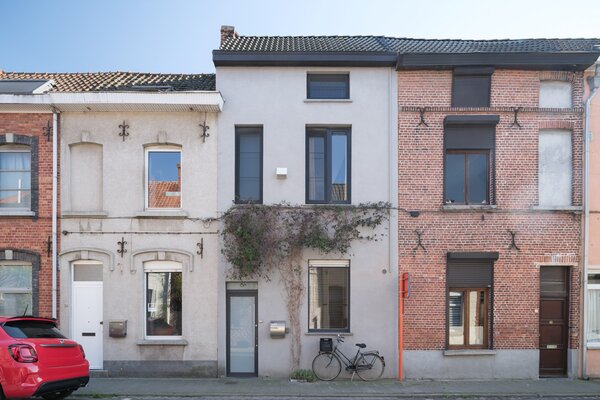 Te koop - Charmante gerenoveerde rijwoning met zonneterras in  Gentbrugge