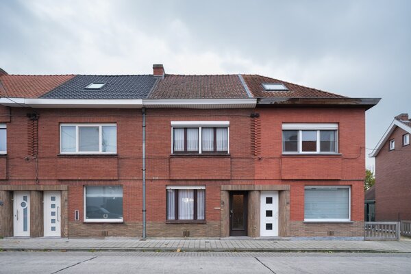 Te koop - Te renoveren gezinswoning met tuin in Drongen
