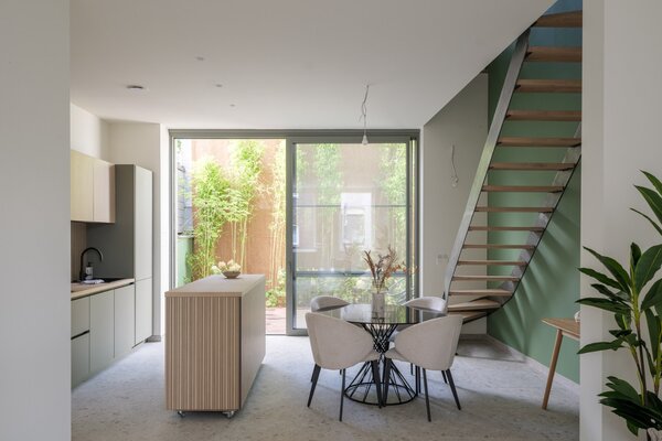 Te koop - Luxueus gerenoveerde rijwoning met stijlvolle groene patio in Gentbrugge