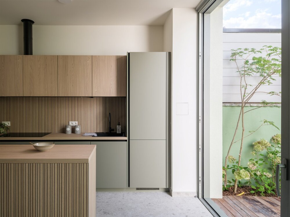luxueus-gerenoveerde-rijwoning-met-stijlvolle-groene-patio-in-gentbrugge-08719698_3.jpg