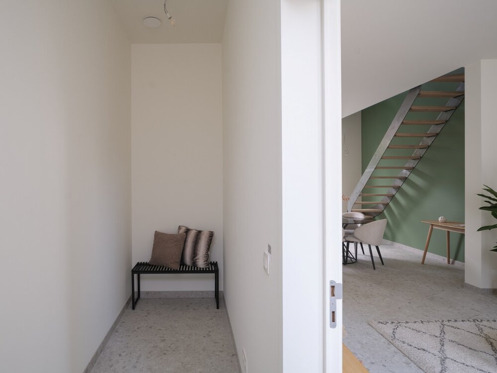 luxueus-gerenoveerde-rijwoning-met-stijlvolle-groene-patio-in-gentbrugge-08719698_9.jpg
