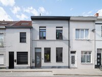 luxueus-gerenoveerde-rijwoning-met-stijlvolle-groene-patio-in-gentbrugge-thumbnail-08719698_17.jpg