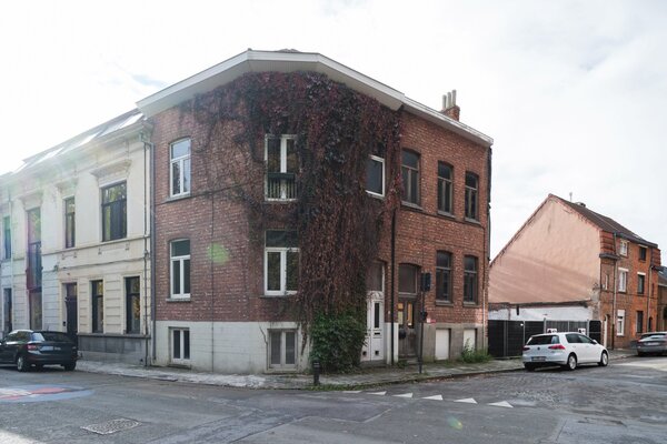 Te koop - Karakterwoning met veel potentieel Te koop - Karakterwoning met veel potentieel