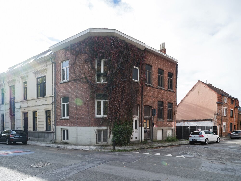 Karakterwoning met veel potentieel Karakterwoning met veel potentieel