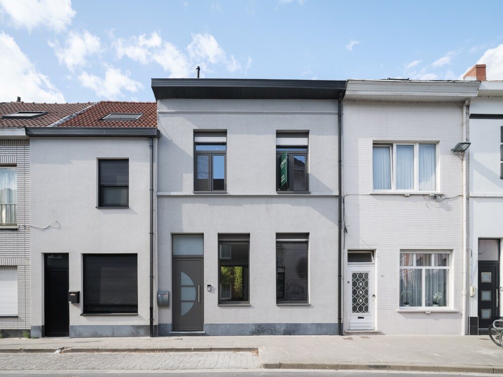 luxueus-gerenoveerde-rijwoning-met-stijlvolle-groene-patio-in-gent-08820126_17.jpg