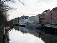 stijlvol-gelijkvloers-wonen-aan-het-water-in-gent-thumbnail-08842393_18.jpg