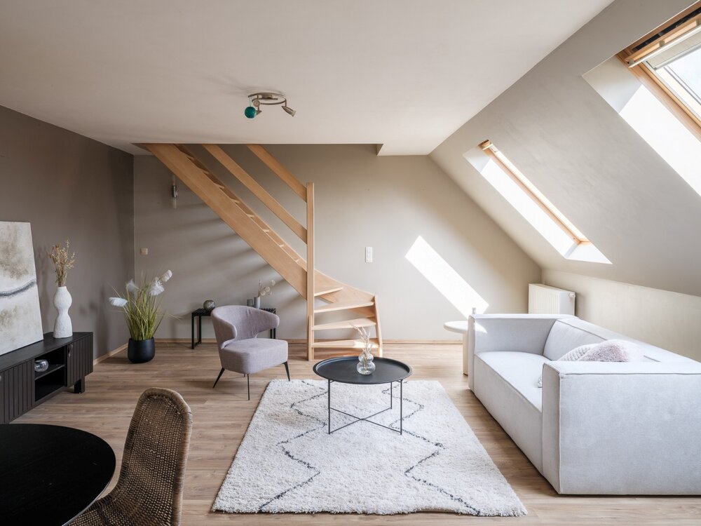 Licht en ruim appartement met terras in hartje Astene