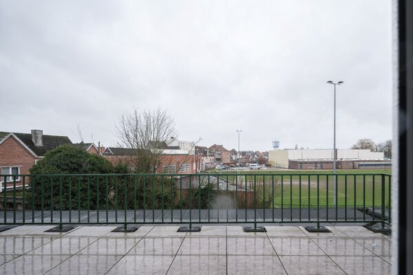Te koop - Op te frissen appartement met ruim terras in Wetteren