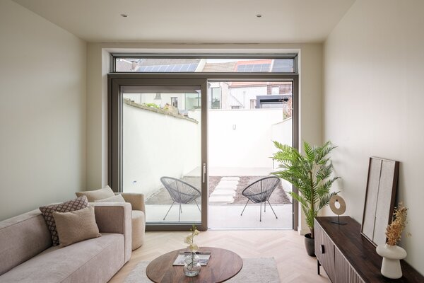 Te koop - Instapklare, hoogwaardig gerenoveerde woning met stadstuin in Ledeberg