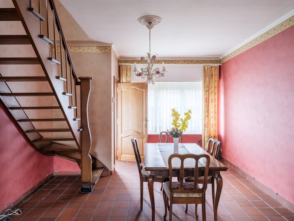 te-renoveren-gezinswoning-met-vier-slaapkamers-en-tuin-in-wondelgem-08917188_5.jpg