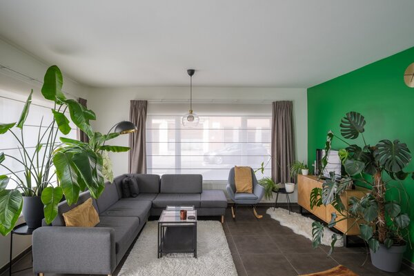 Te koop - Gelijkvloers 3 slaapkamer appartement met leuk terras