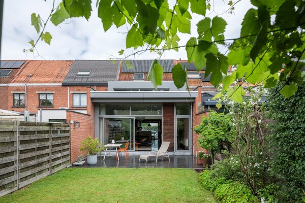 Te koop - Instapklare woning met overvloedig licht en prachtige tuinbeleving