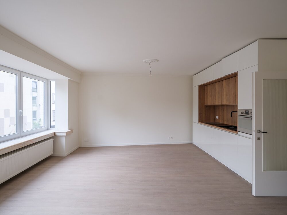 stijlvol-gerenoveerd-lichtrijk-tweeslaapkamerappartement-09033563_2.jpg