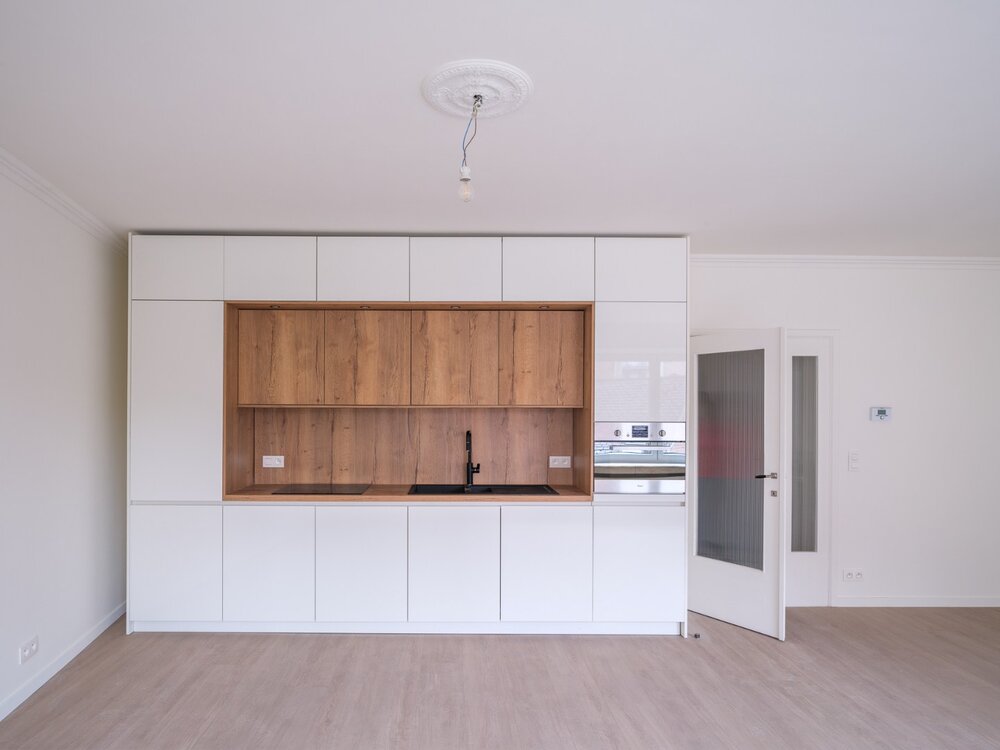 stijlvol-gerenoveerd-lichtrijk-tweeslaapkamerappartement-09033563_3.jpg