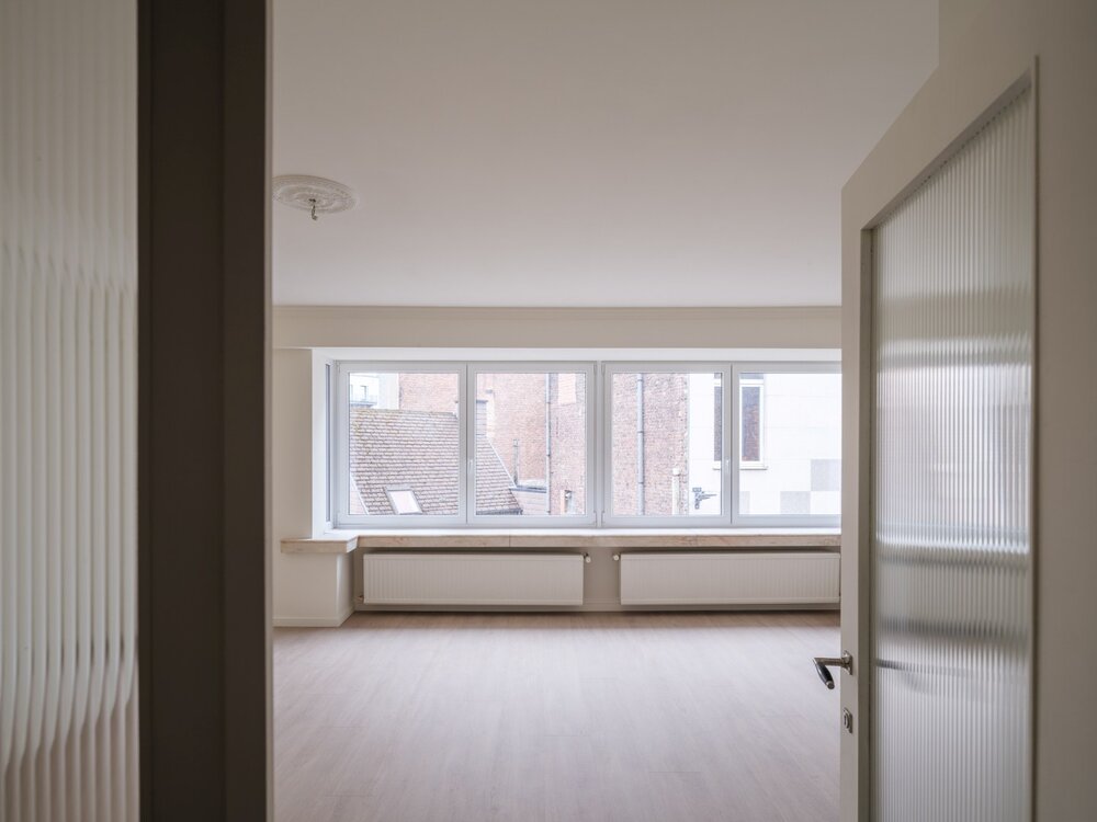 stijlvol-gerenoveerd-lichtrijk-tweeslaapkamerappartement-09033563_4.jpg