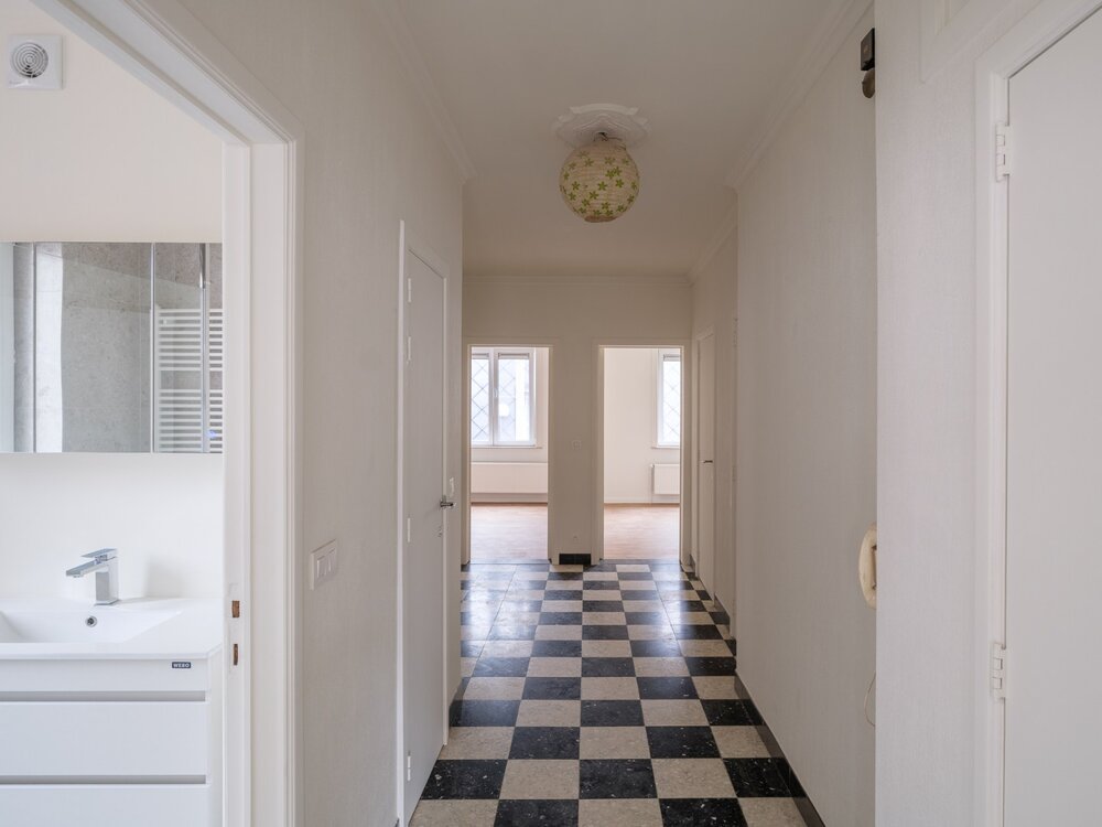 stijlvol-gerenoveerd-lichtrijk-tweeslaapkamerappartement-09033563_5.jpg