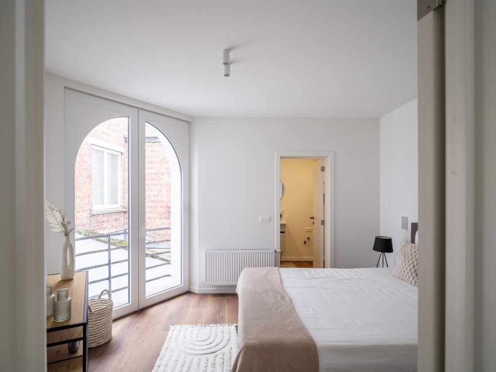 lichtrijk-totaalgerenoveerd-appartement-nabij-gent-sint-pieters-09046817_5.jpg