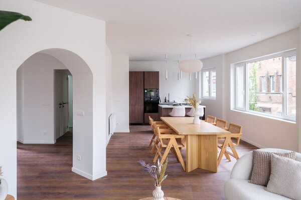 Te koop - Lichtrijk hoekappartement met twee slaapkamers nabij Gent-Sint-Pieters Te koop - Lichtrijk hoekappartement met twee slaapkamers nabij Gent-Sint-Pieters