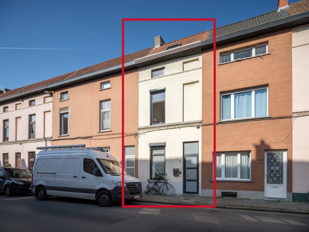 Instapklare rijwoning in Gent met charmante koer Instapklare rijwoning in Gent met charmante koer