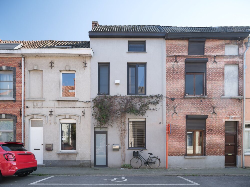 Charmante gerenoveerde rijwoning met zonneterras in Gentbrugge Charmante gerenoveerde rijwoning met zonneterras in Gentbrugge