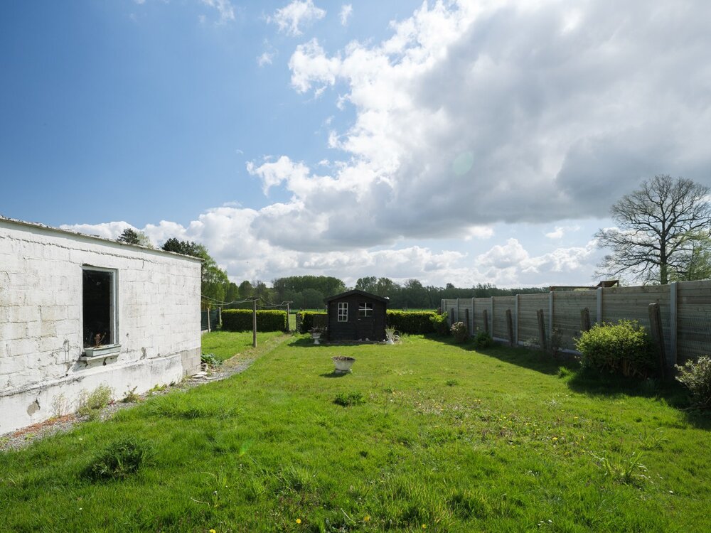 Rustig gelegen, halfopen woning met renovatiepotentieel Rustig gelegen, halfopen woning met renovatiepotentieel