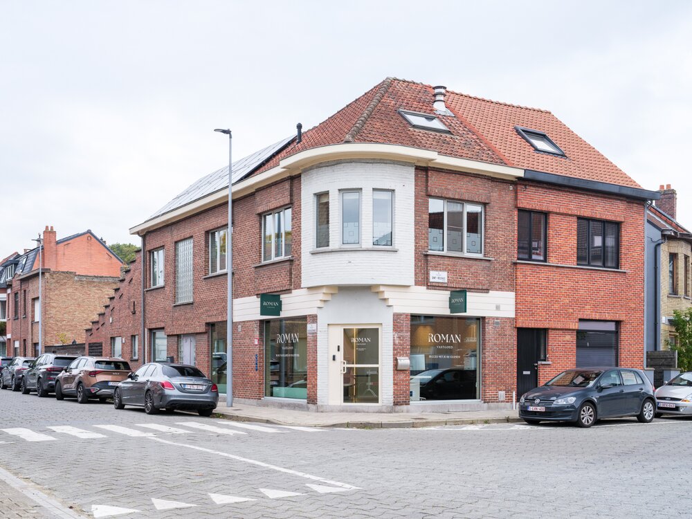 Handelshuis met lichtrijke kantoorruimte en ruime woonst Handelshuis met lichtrijke kantoorruimte en ruime woonst