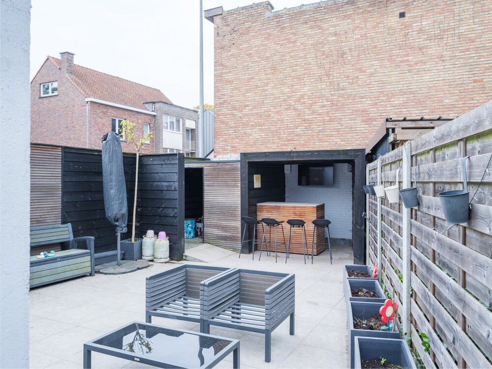 handelshuis-met-lichtrijke-kantoorruimte-en-ruime-woonst-09091244_13.jpg