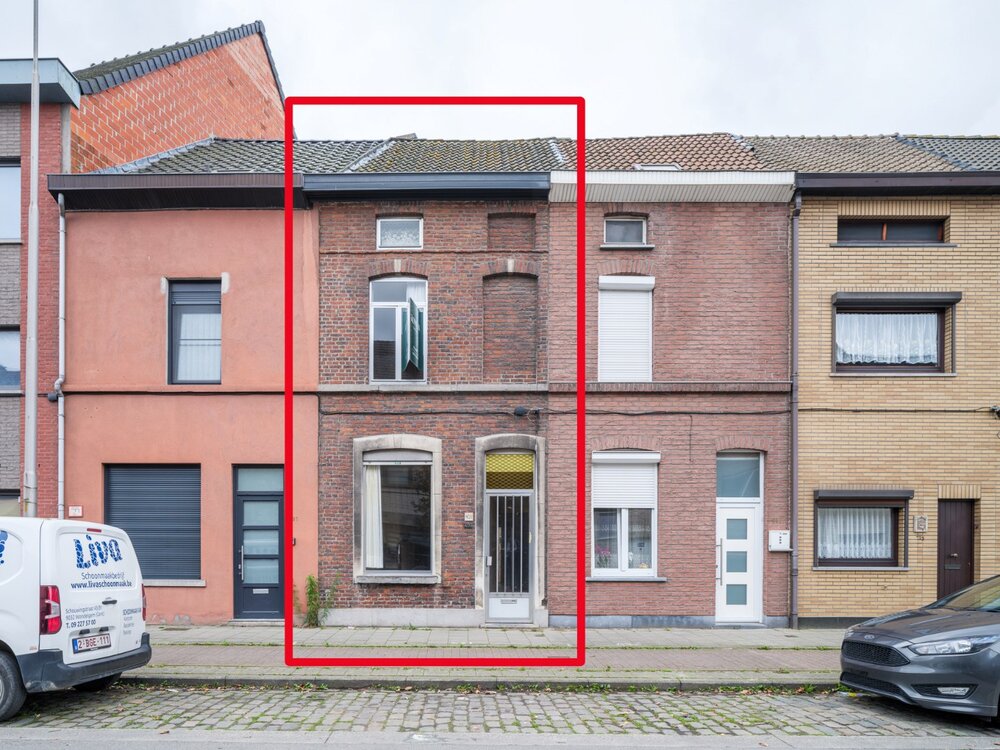 Te renoveren woning met buitenruimte nabij het centrum van Gent Te renoveren woning met buitenruimte nabij het centrum van Gent