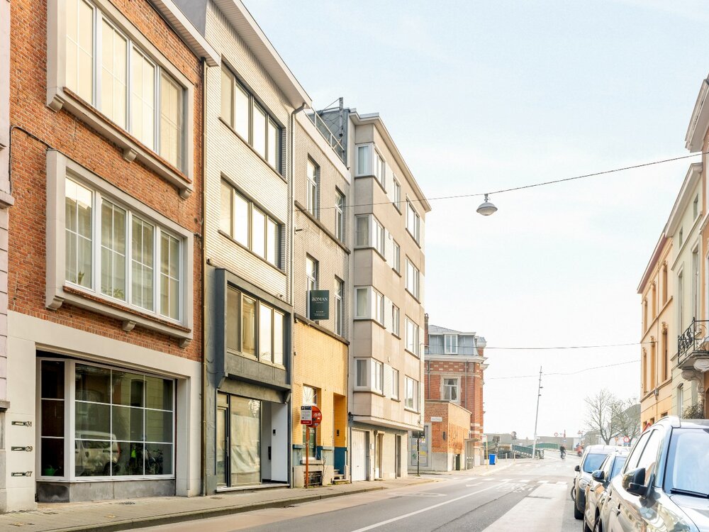 Op te frissen handelshuis met twee wooneenheden Op te frissen handelshuis met twee wooneenheden